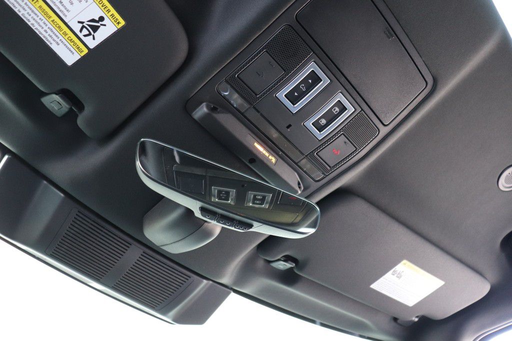 Photo 61 of this LAND ROVER DEFENDER 110 SE