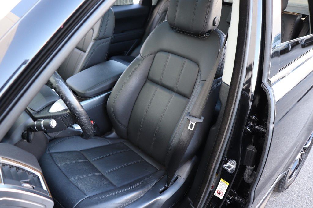 Photo 19 of this LAND ROVER RANGE ROVER SPO