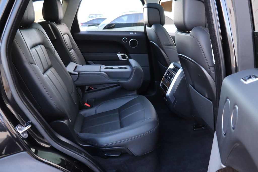 Photo 30 of this LAND ROVER RANGE ROVER SPO