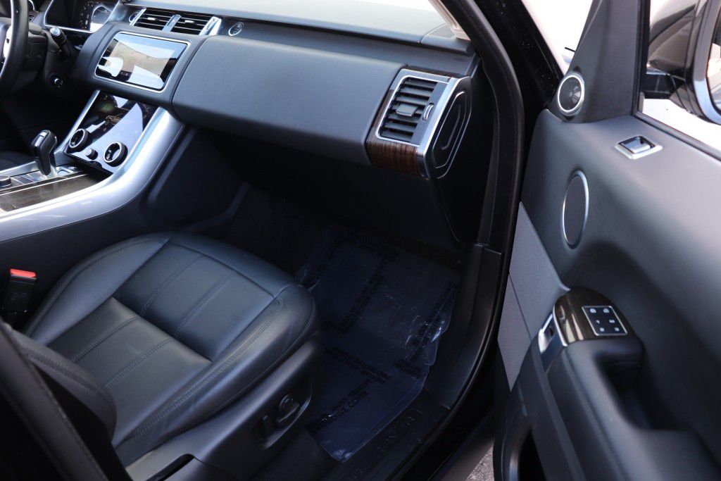 Photo 32 of this LAND ROVER RANGE ROVER SPO