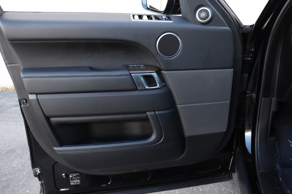 Photo 39 of this LAND ROVER RANGE ROVER SPO