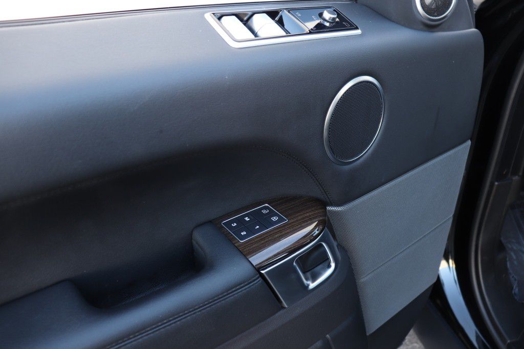 Photo 40 of this LAND ROVER RANGE ROVER SPO