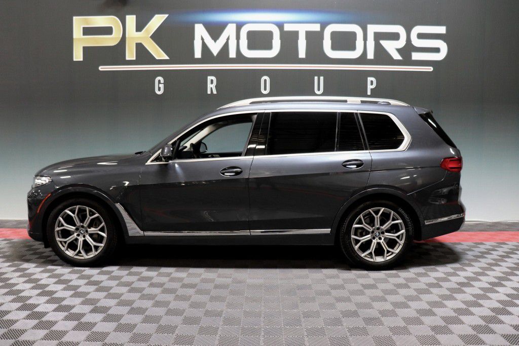 Photo 3 of this BMW X7 XDRIVE40I