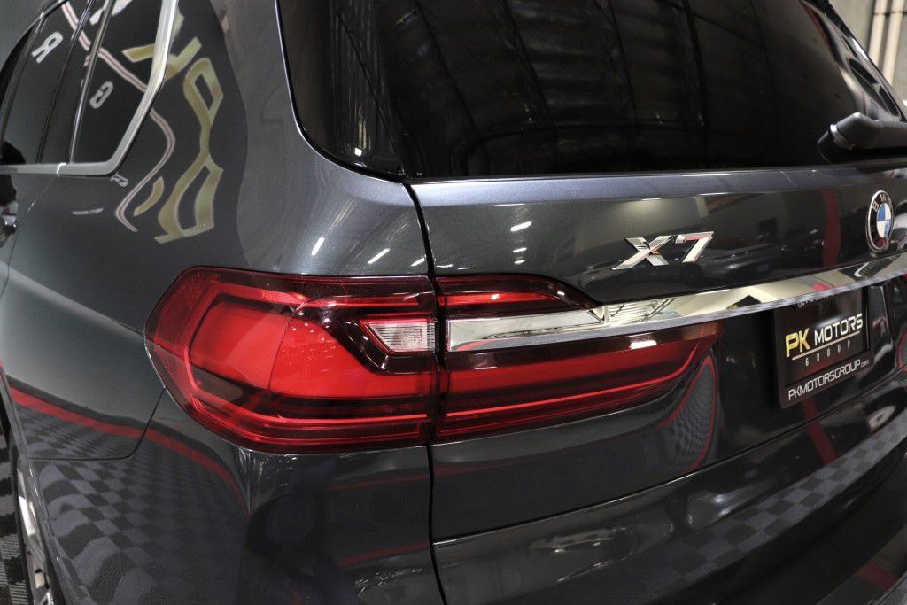 Photo 5 of this BMW X7 XDRIVE40I