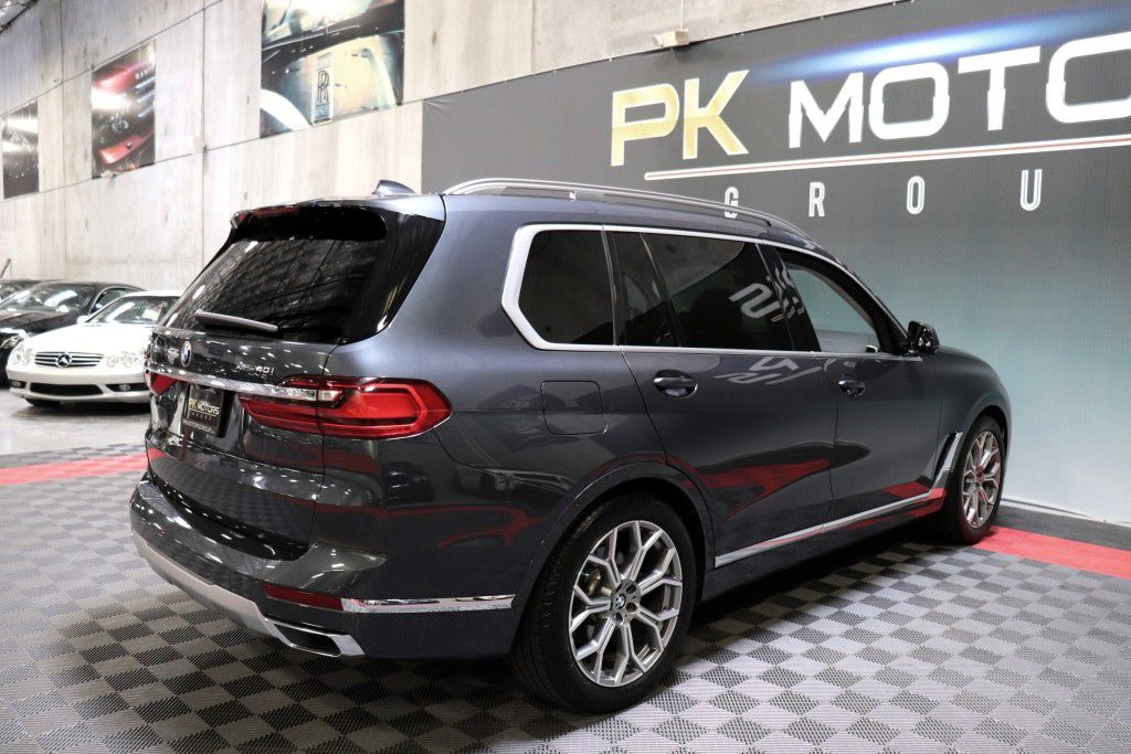 Photo 9 of this BMW X7 XDRIVE40I