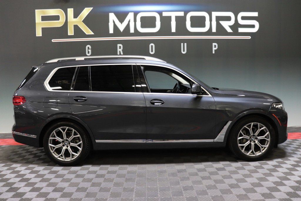 Photo 10 of this BMW X7 XDRIVE40I