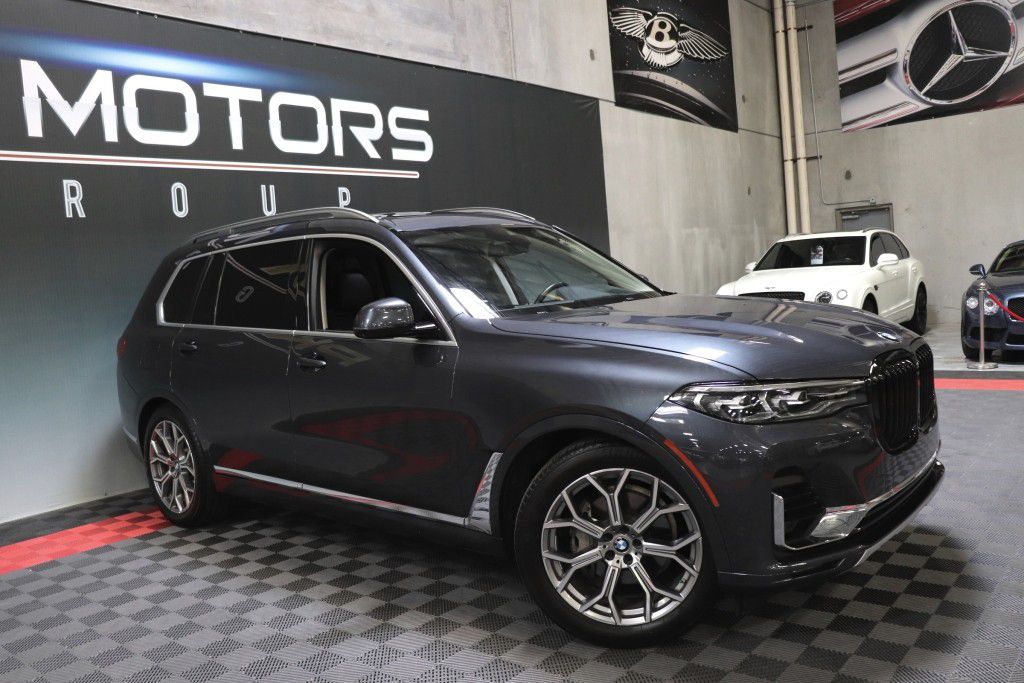 Photo 11 of this BMW X7 XDRIVE40I