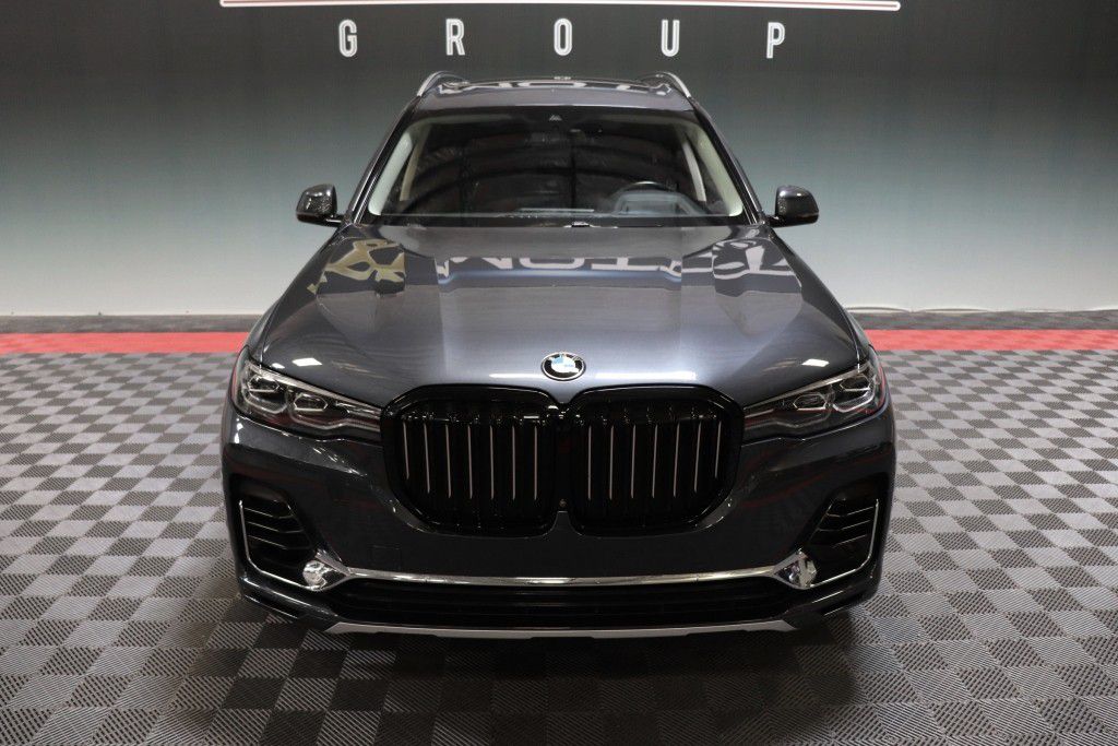 Photo 12 of this BMW X7 XDRIVE40I