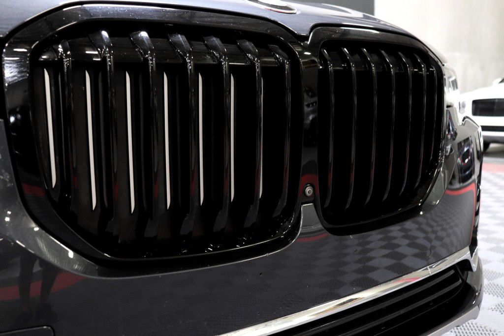 Photo 14 of this BMW X7 XDRIVE40I