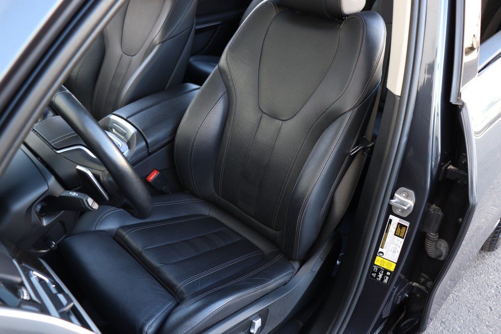 Photo 18 of this BMW X7 XDRIVE40I