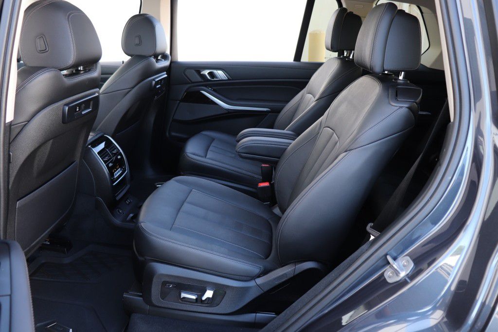 Photo 20 of this BMW X7 XDRIVE40I