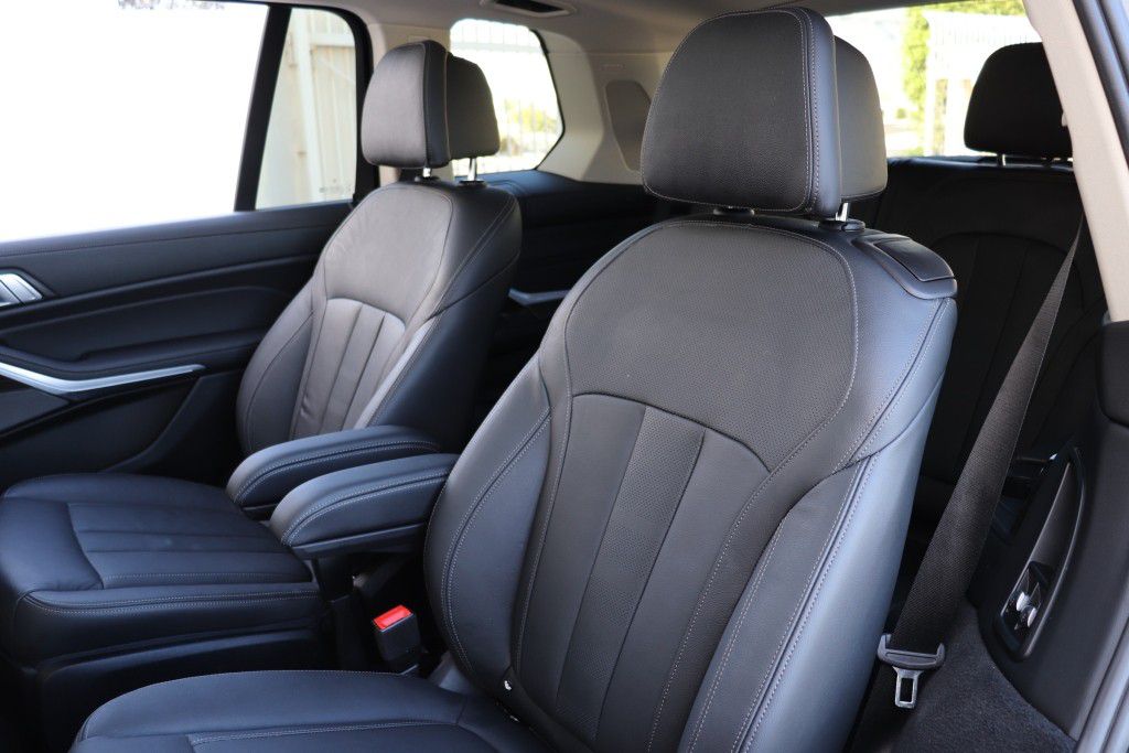 Photo 21 of this BMW X7 XDRIVE40I