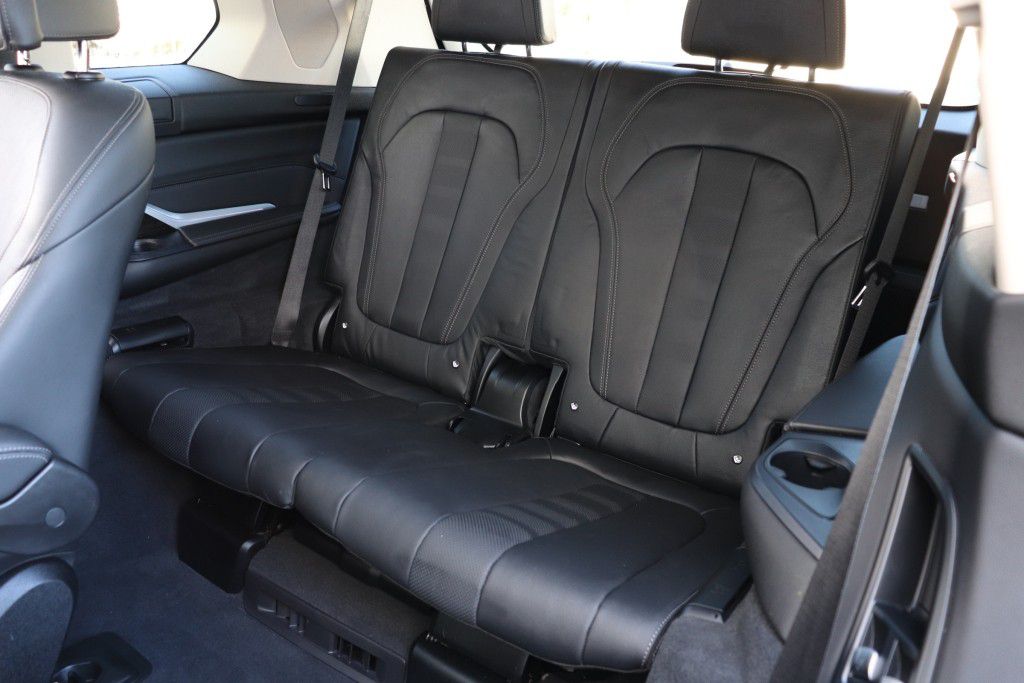 Photo 23 of this BMW X7 XDRIVE40I