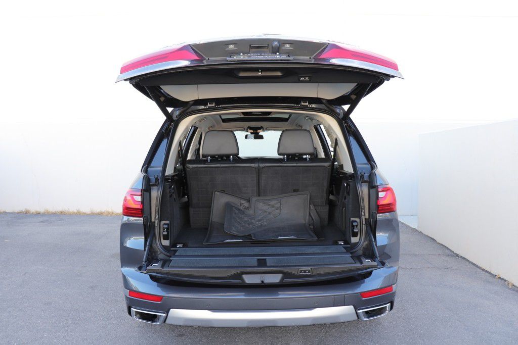 Photo 24 of this BMW X7 XDRIVE40I