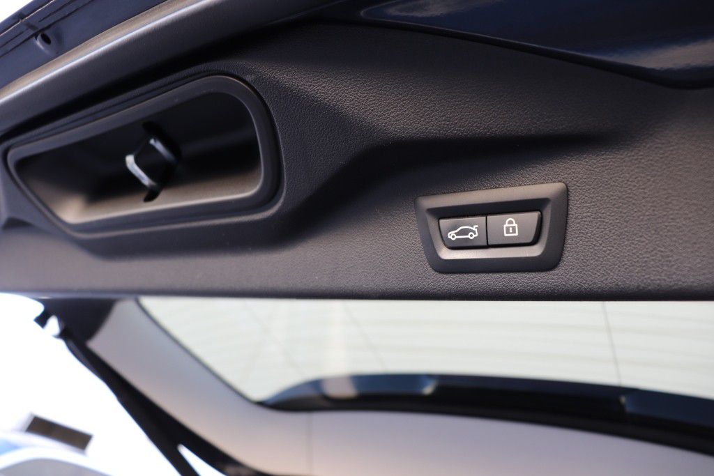 Photo 30 of this BMW X7 XDRIVE40I