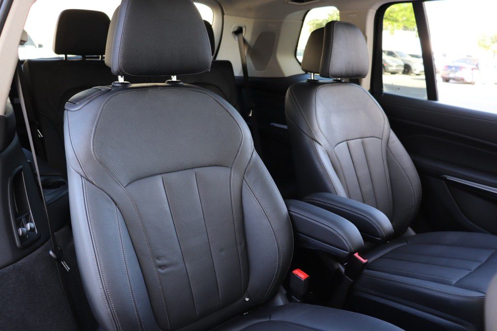 Photo 33 of this BMW X7 XDRIVE40I