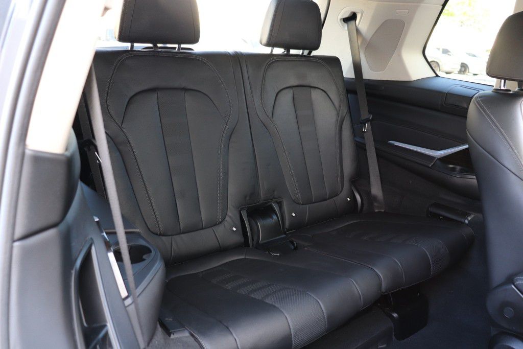 Photo 34 of this BMW X7 XDRIVE40I