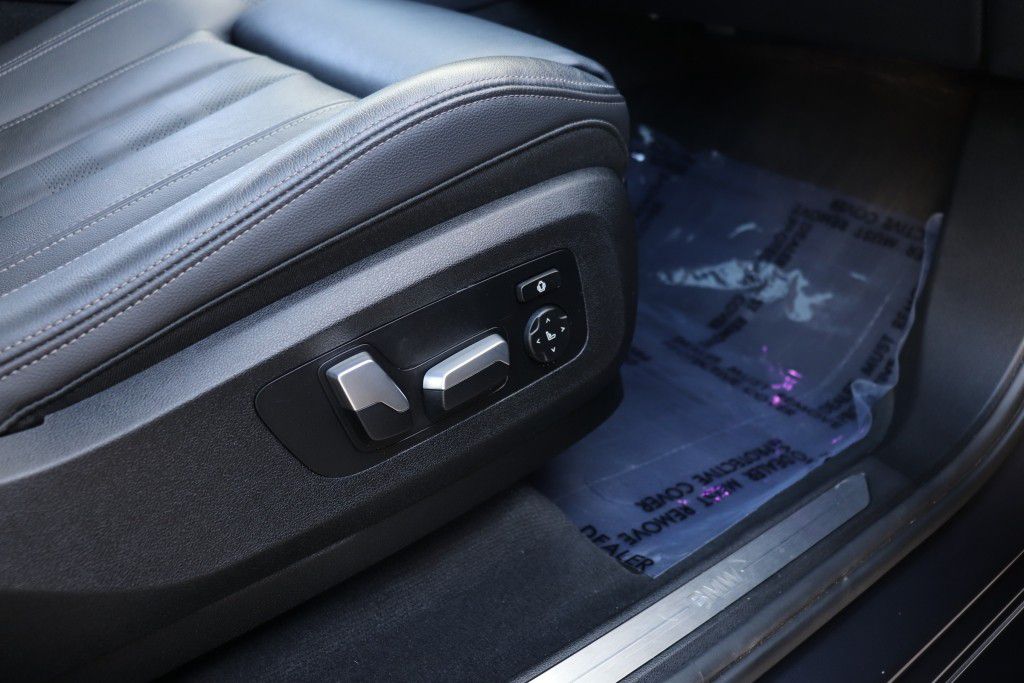 Photo 36 of this BMW X7 XDRIVE40I