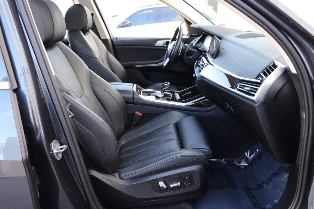 Photo 37 of this BMW X7 XDRIVE40I