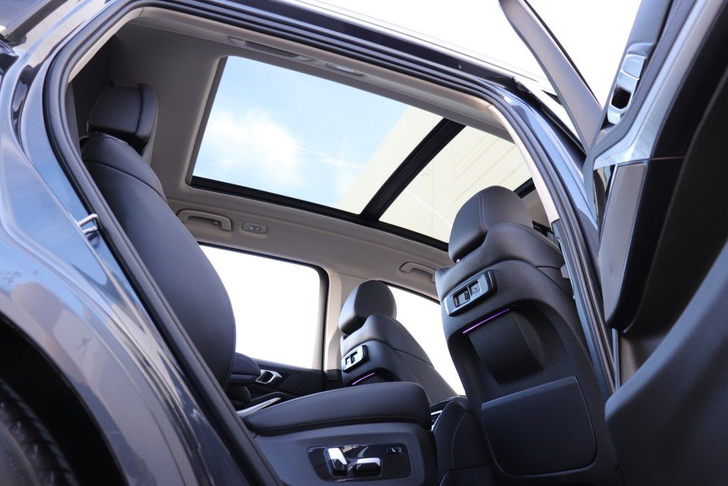 Photo 39 of this BMW X7 XDRIVE40I