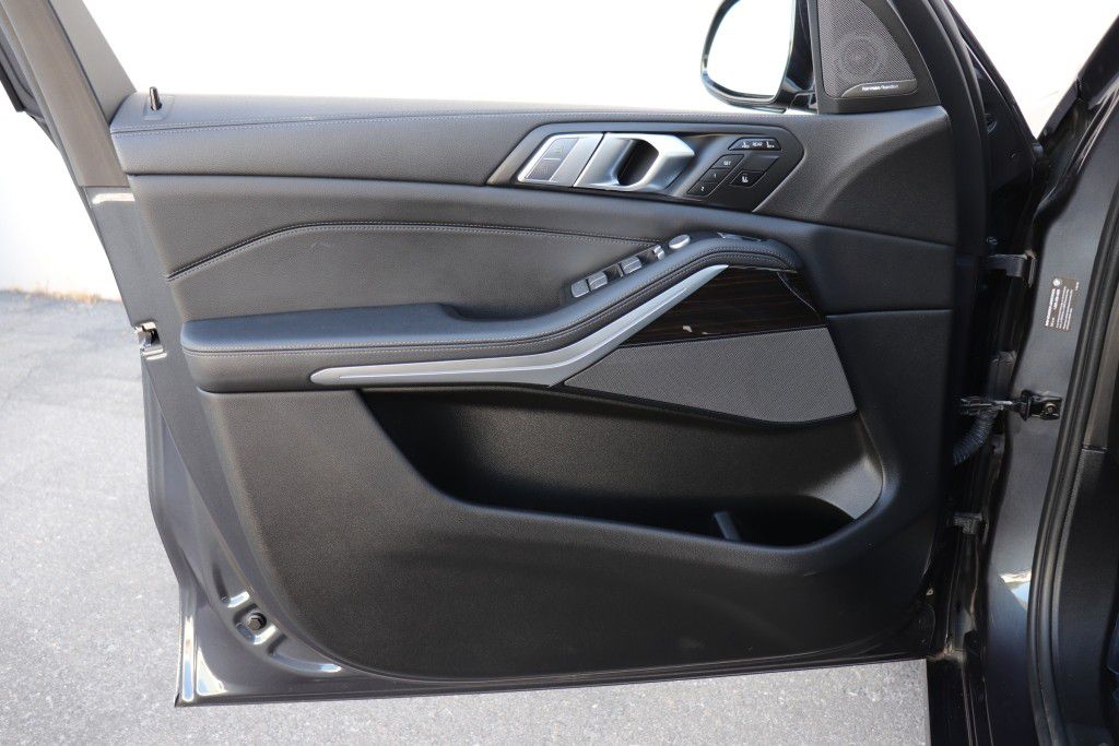 Photo 41 of this BMW X7 XDRIVE40I