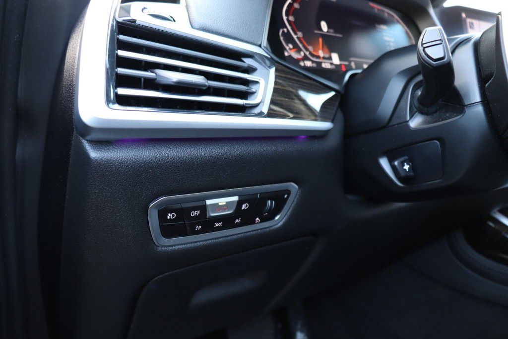 Photo 43 of this BMW X7 XDRIVE40I