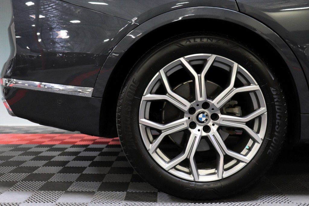 Photo 80 of this BMW X7 XDRIVE40I
