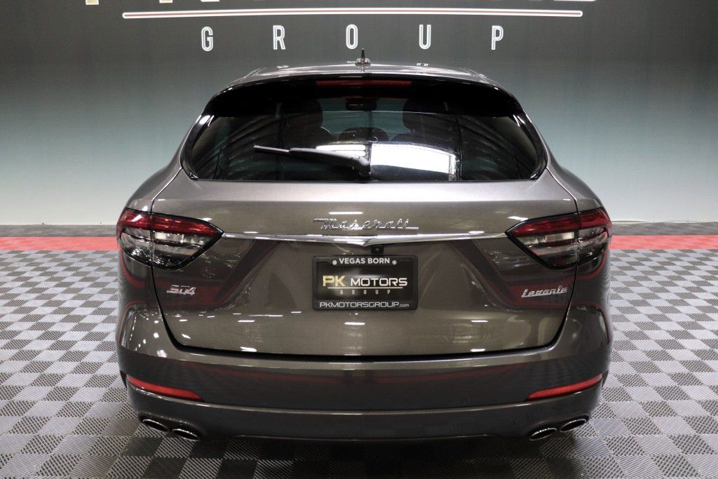 Photo 7 of this MASERATI LEVANTE SQ4
