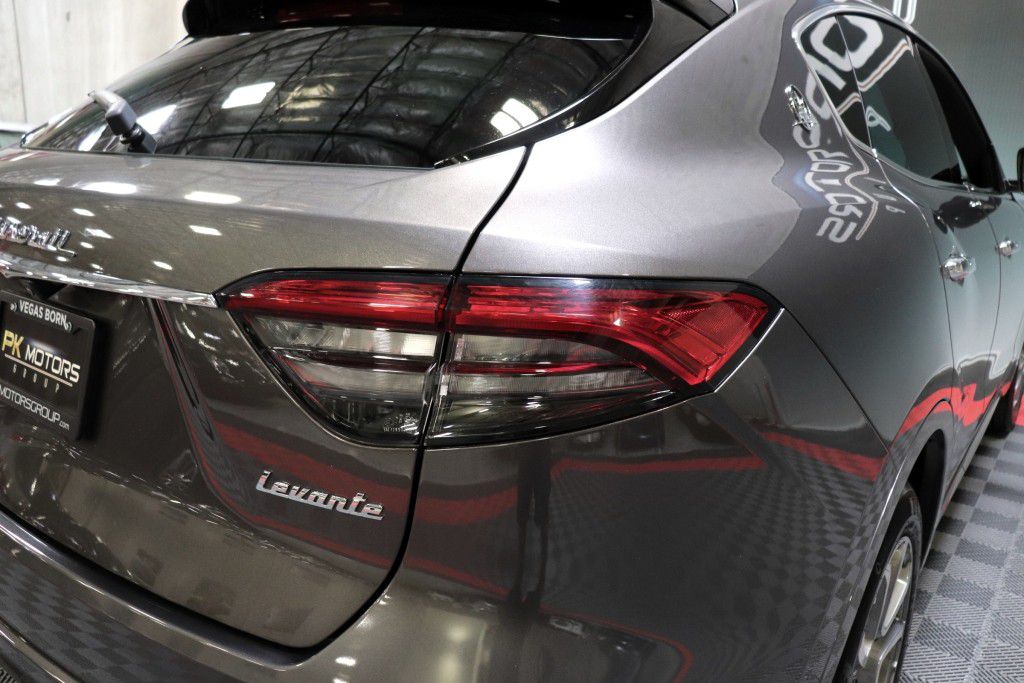 Photo 8 of this MASERATI LEVANTE SQ4
