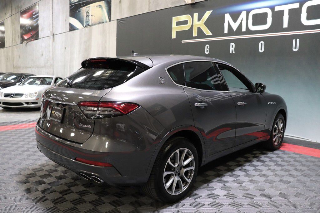 Photo 9 of this MASERATI LEVANTE SQ4