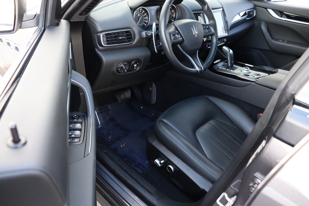 Photo 16 of this MASERATI LEVANTE SQ4