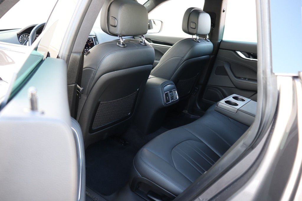 Photo 20 of this MASERATI LEVANTE SQ4