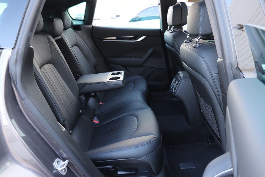 Photo 30 of this MASERATI LEVANTE SQ4