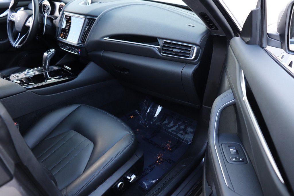 Photo 32 of this MASERATI LEVANTE SQ4