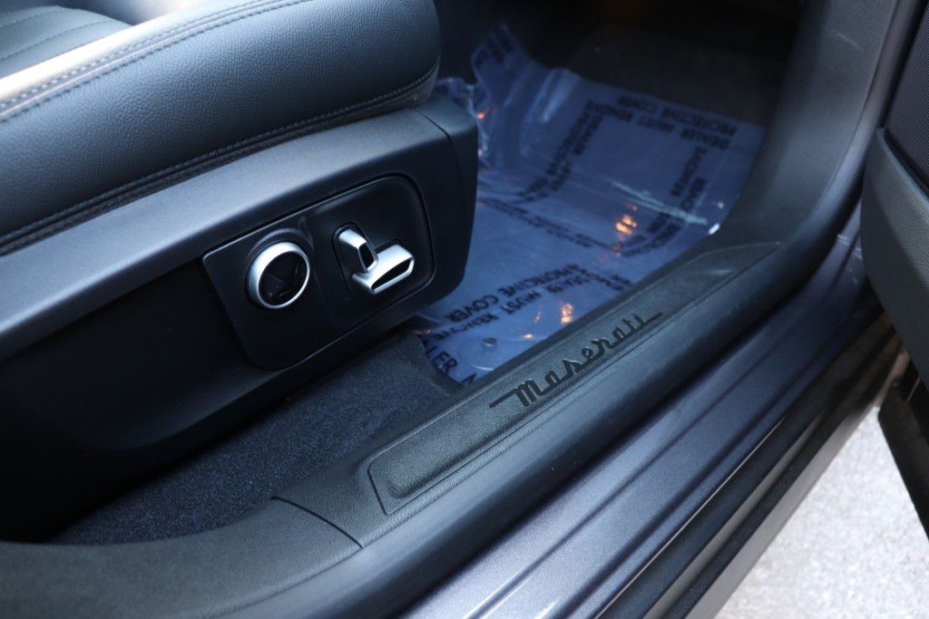 Photo 33 of this MASERATI LEVANTE SQ4