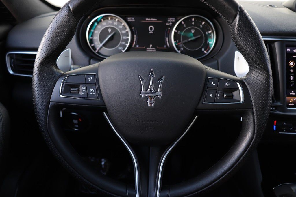 Photo 43 of this MASERATI LEVANTE SQ4