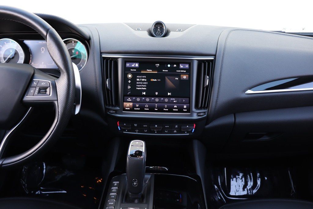 Photo 48 of this MASERATI LEVANTE SQ4