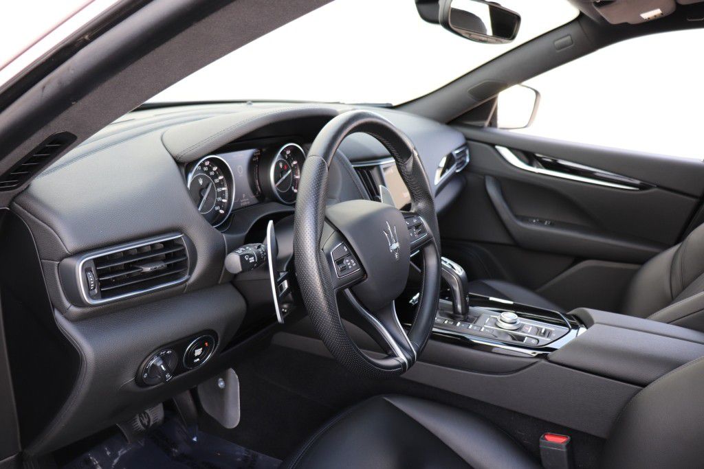 Photo 52 of this MASERATI LEVANTE SQ4
