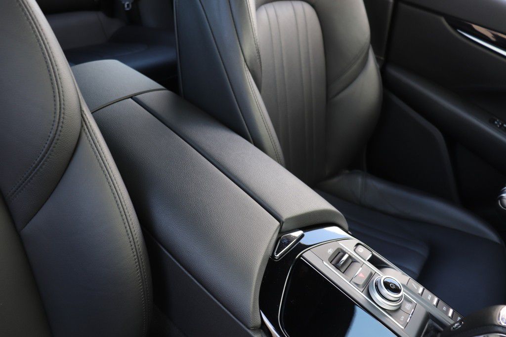 Photo 56 of this MASERATI LEVANTE SQ4