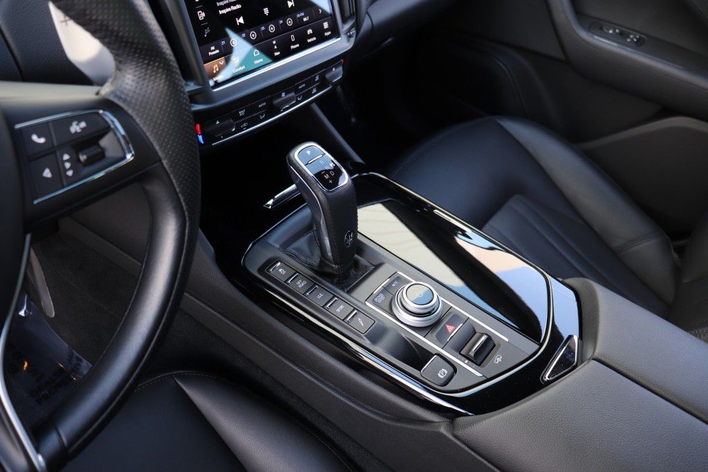 Photo 59 of this MASERATI LEVANTE SQ4