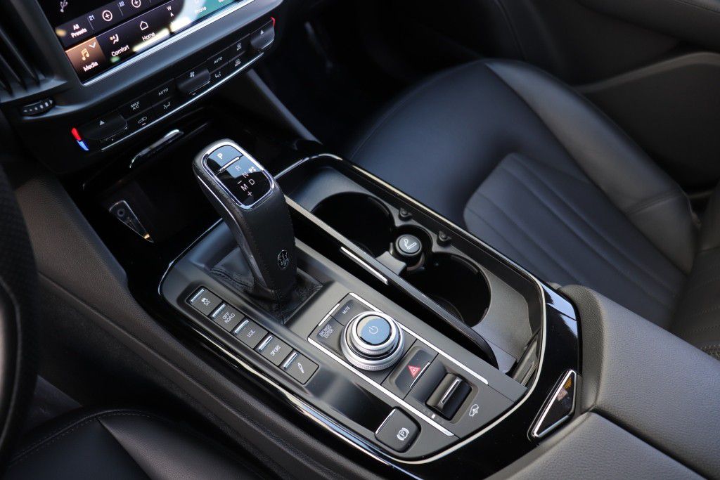Photo 60 of this MASERATI LEVANTE SQ4