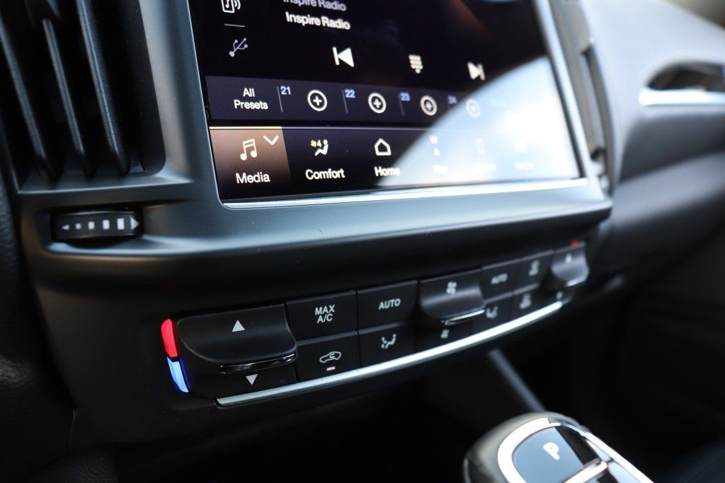 Photo 61 of this MASERATI LEVANTE SQ4