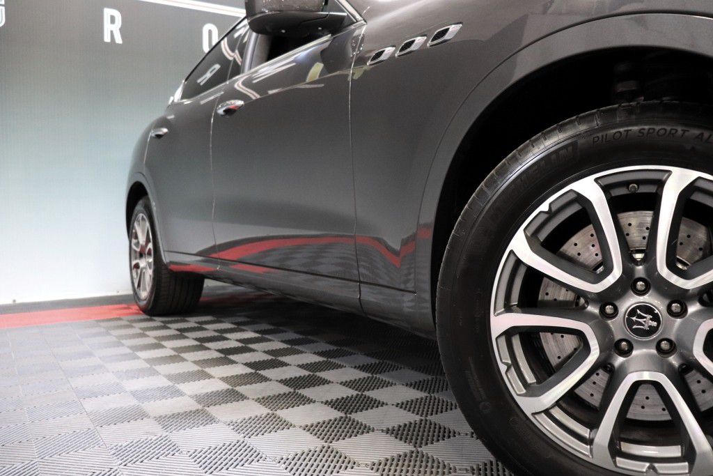 Photo 76 of this MASERATI LEVANTE SQ4
