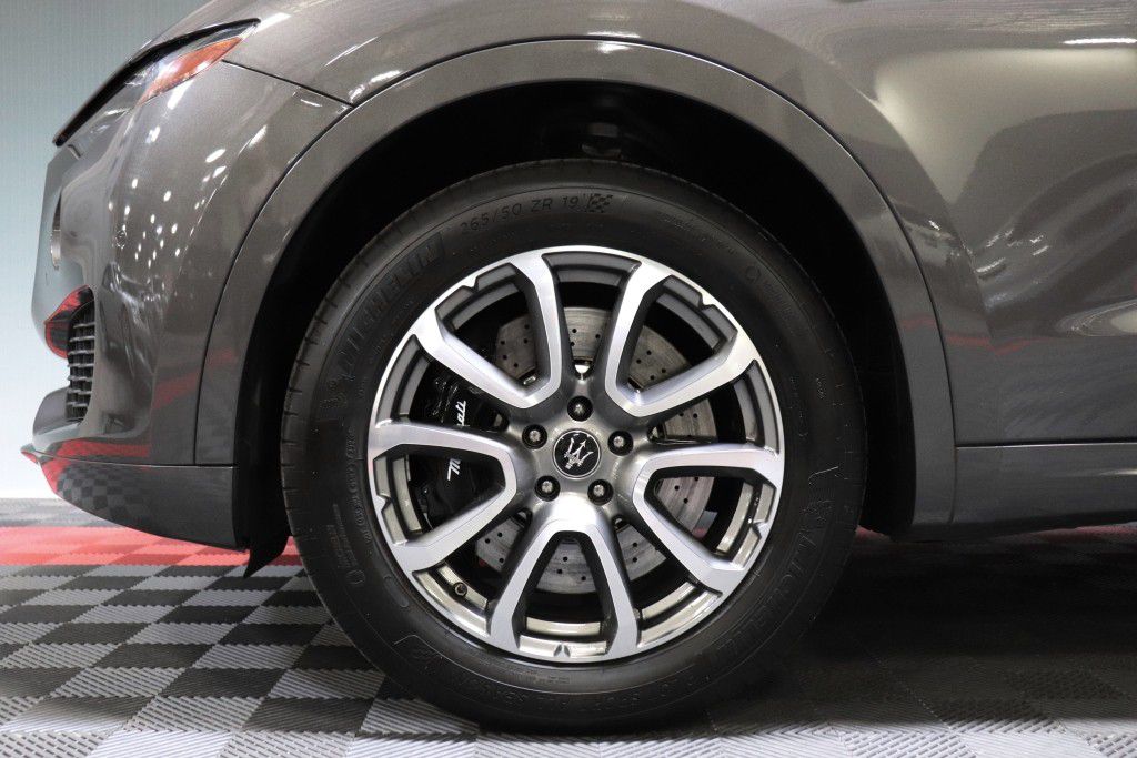 Photo 81 of this MASERATI LEVANTE SQ4