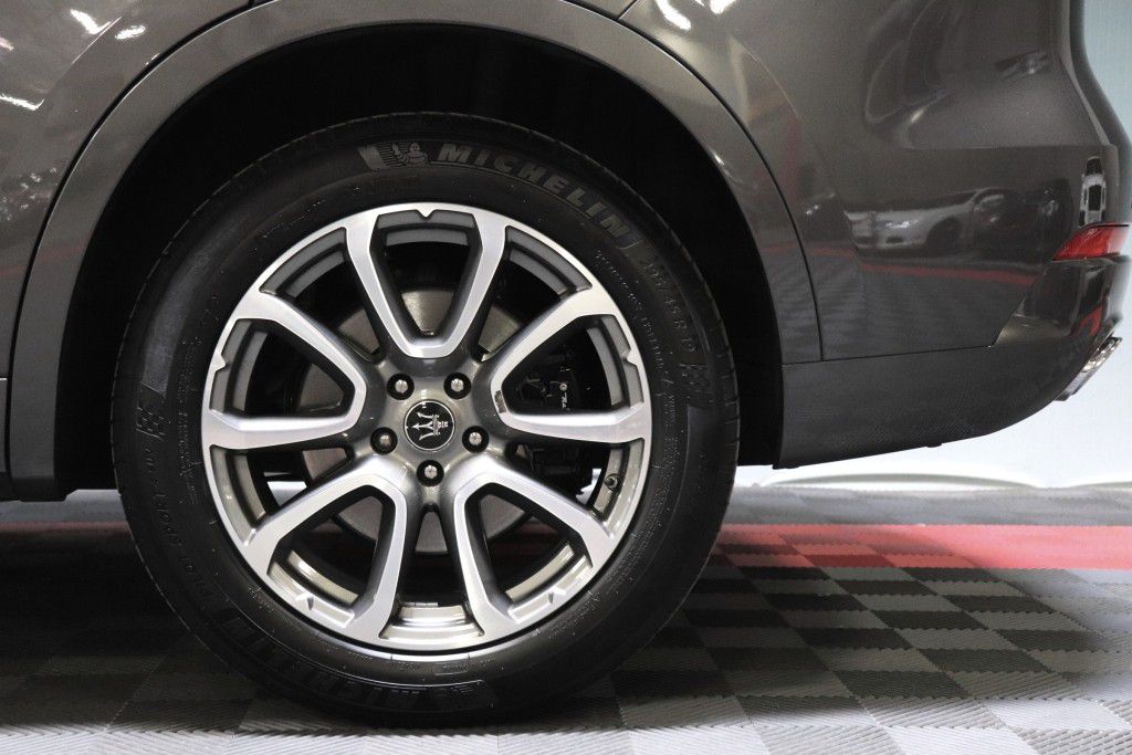 Photo 82 of this MASERATI LEVANTE SQ4