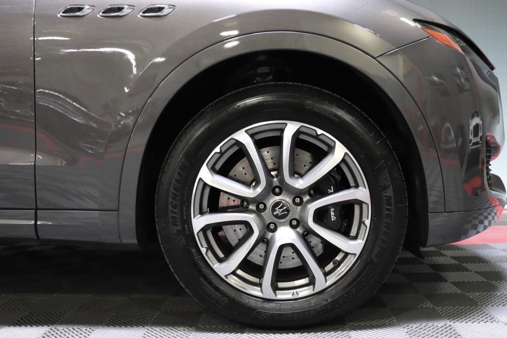 Photo 84 of this MASERATI LEVANTE SQ4