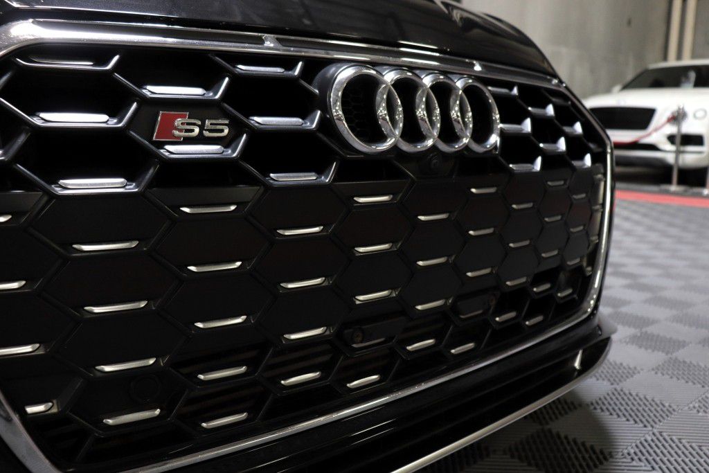Photo 14 of this AUDI S5 PREMIUM PLUS