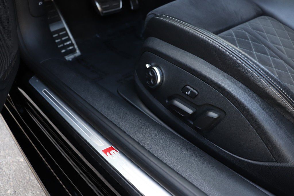 Photo 17 of this AUDI S5 PREMIUM PLUS