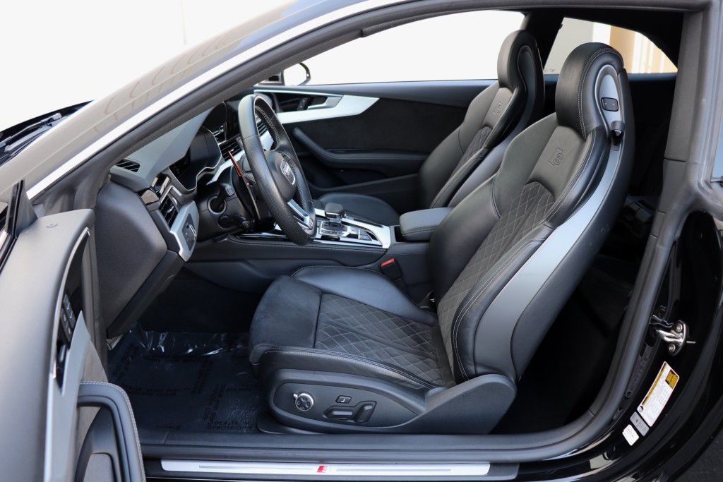 Photo 18 of this AUDI S5 PREMIUM PLUS