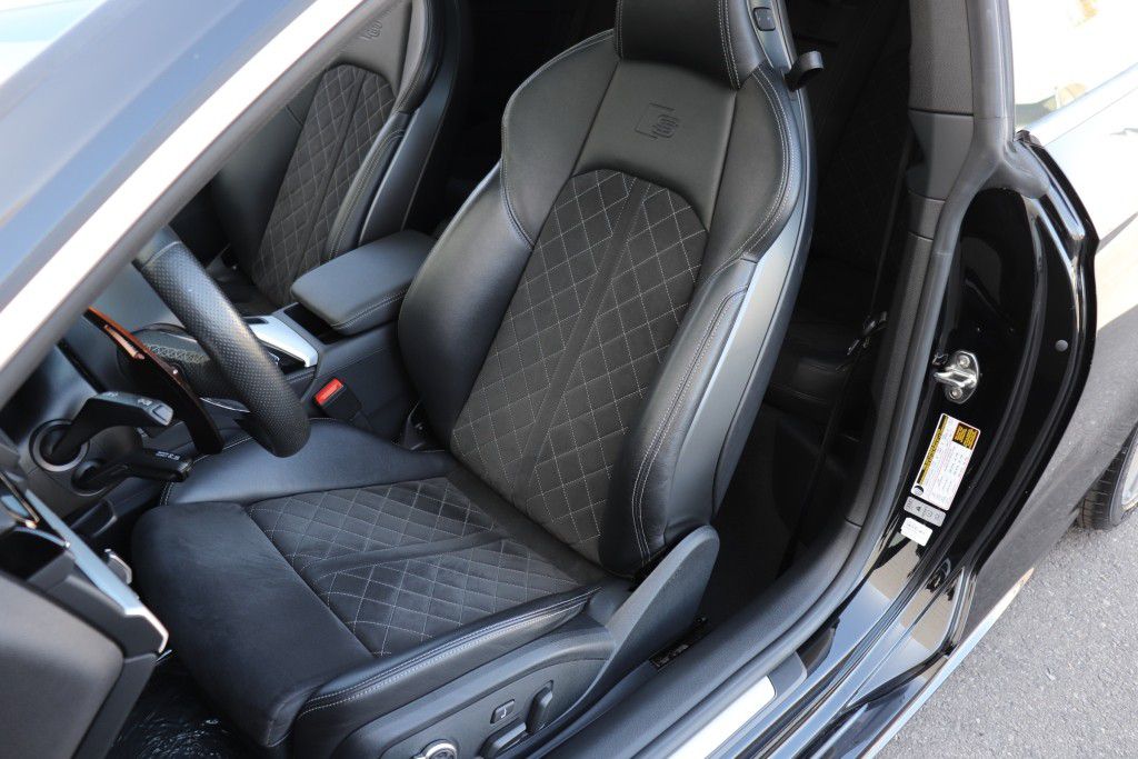 Photo 19 of this AUDI S5 PREMIUM PLUS